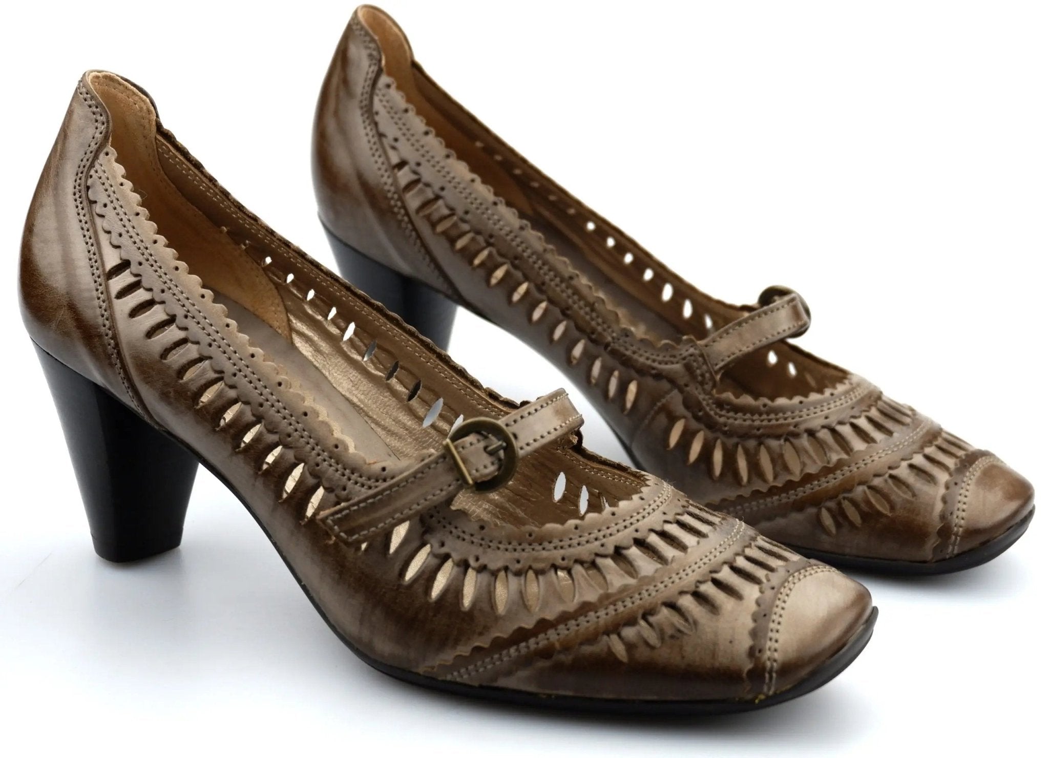 Geperforeerde dames zomerpomp '85.280.73' - Taupe - ChaplinshoesGeperforeerde dames zomerpomp '85.280.73' - TaupeGabor