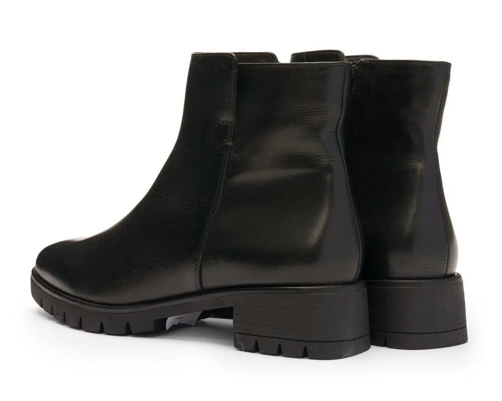 'Napoli' women's leather ankle boot - black
