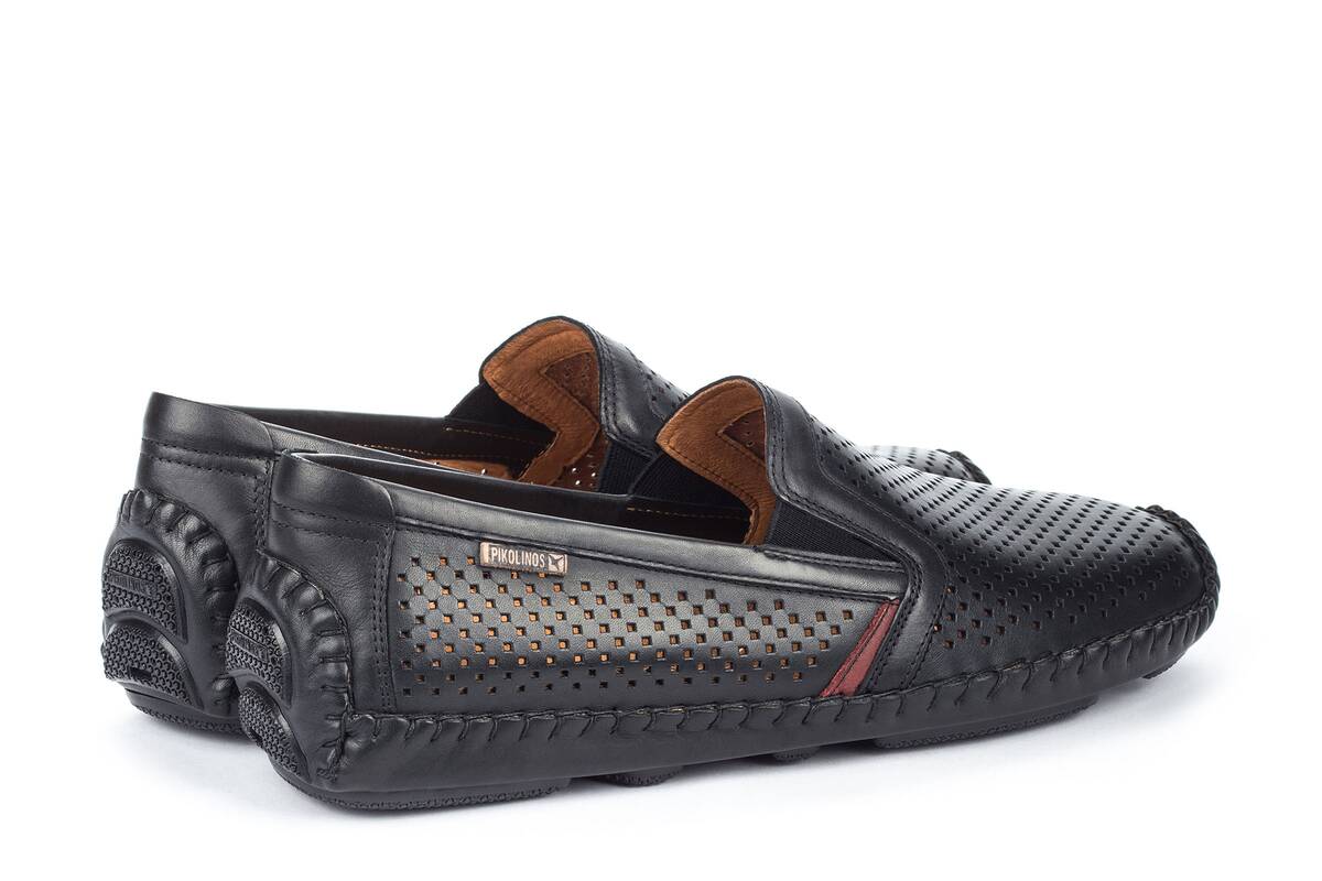 'Jerez' geperforeerde herenloafer - Zwart - Chaplinshoes'Jerez' geperforeerde herenloafer - ZwartPikolinos
